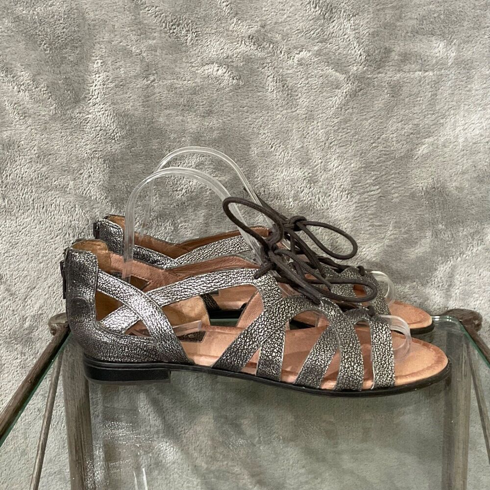 Nurture Leather Sandals women’s Size 7.5 M gray metallic low heel  zip